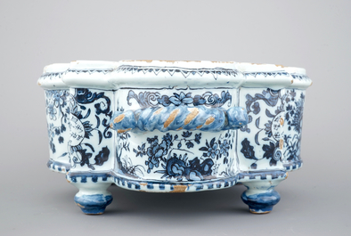 A Dutch Delft blue and white spice box, Samuel van Eenhoorn, De Grieksche A, 1674-1685