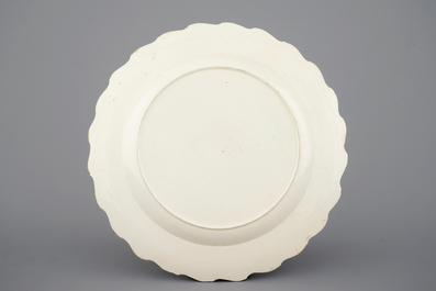 Une assiette en creamware anglaise au d&eacute;cor hollandais de double portraits, 18&egrave;me si&egrave;cle