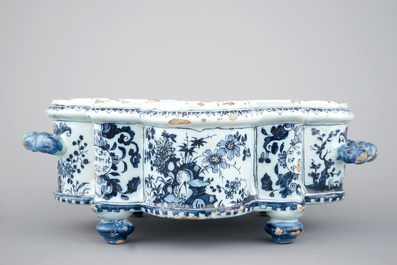 A Dutch Delft blue and white spice box, Samuel van Eenhoorn, De Grieksche A, 1674-1685