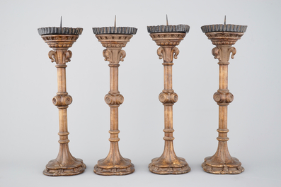 Un ensemble de 4 bougeoirs neo-gothiques, 19&egrave;me si&egrave;cle