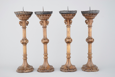 Un ensemble de 4 bougeoirs neo-gothiques, 19&egrave;me si&egrave;cle