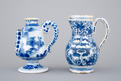 Deux verseuses en fa&iuml;ence de Nevers et Delft, 18&egrave;me si&egrave;cle