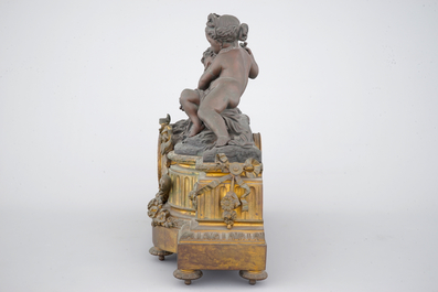Een Franse vuurvergulde pendule, gesigneerd H&eacute;bert, Paris, 19e eeuw