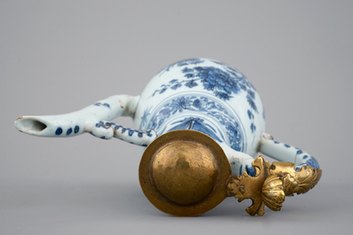 Un pichet en fa&iuml;ence de Delft bleu et blanc, Samuel van Eenhoorn, De Grieksche A, 1674-1685