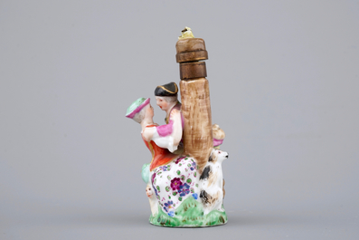 Une collection de 10 figures et tabati&egrave;res en porcelaine et biscuit, 19&egrave;me si&egrave;cle