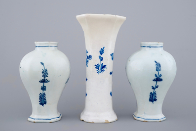 Un lot de fa&iuml;ences de Delft et autres c&eacute;ramiques, pour le plupart 18&egrave;me si&egrave;cle