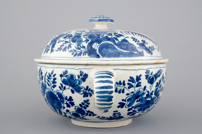 A dated Dutch Delft blue and white round bowl with cover for spiced wine, ca. 1709