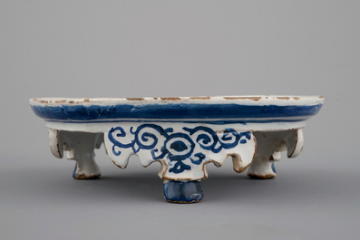 A Dutch Delft tripod saucer in cashemire palette, ca. 1700