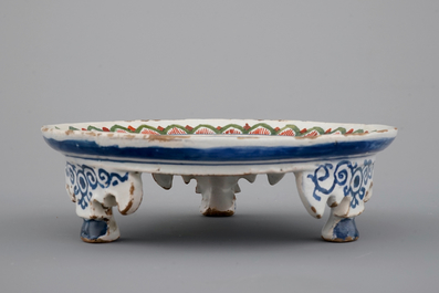 A Dutch Delft tripod saucer in cashemire palette, ca. 1700