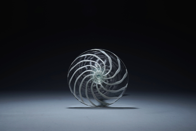 Een dun slingerglas, fa&ccedil;on de Venise, 18/19e eeuw