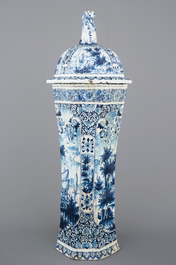 A massive blue and white Delft vase and cover, early 19th C.