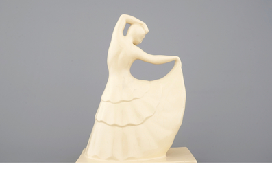 Een beeld van een dansende dame, Josephine Baker, Charles Catteau voor Boch Fr&egrave;res K&eacute;ramis ca. 1930