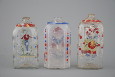 Trois bouteilles en verre &eacute;maill&eacute; allemande, 18&egrave;me si&egrave;cle
