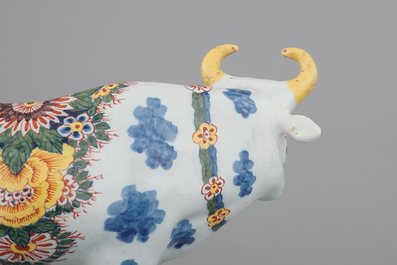 Een stel polychrome Delftse koeien, 18e eeuw