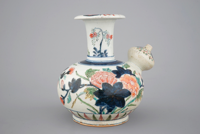 Un khendi en porcelaine de Japon Imari, &eacute;poque Edo, 17&egrave;me