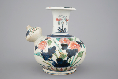Un khendi en porcelaine de Japon Imari, &eacute;poque Edo, 17&egrave;me