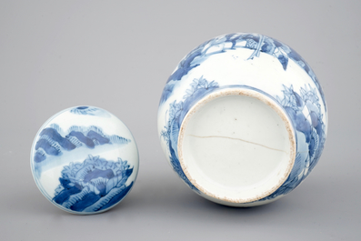Een Japanse blauw-witte dekselpot, laat 17e eeuw