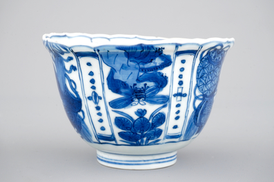 Un bol en porcelaine de Chine de type "kraak", &eacute;poque Wan-Li, Dynastie Ming