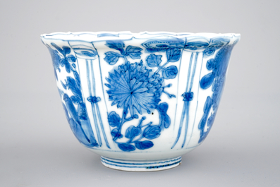 Un bol en porcelaine de Chine de type "kraak", &eacute;poque Wan-Li, Dynastie Ming
