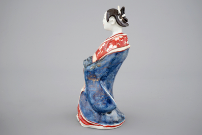 Une figure d'une bijin en porcelaine de Japon, 18&egrave;me