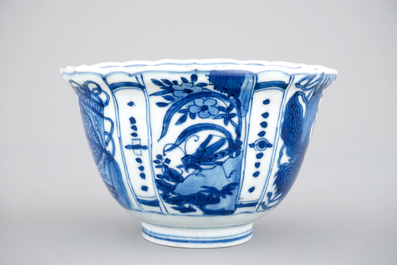 Un bol en porcelaine de Chine de type "kraak", &eacute;poque Wan-Li, Dynastie Ming
