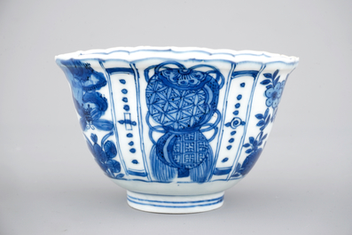 Un bol en porcelaine de Chine de type "kraak", &eacute;poque Wan-Li, Dynastie Ming