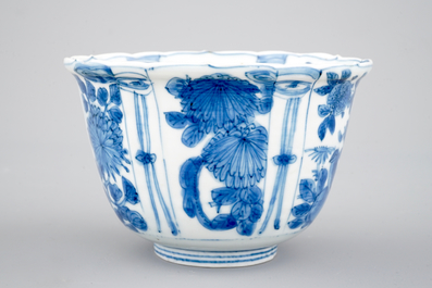 Un bol en porcelaine de Chine de type "kraak", &eacute;poque Wan-Li, Dynastie Ming