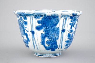 Un bol en porcelaine de Chine de type "kraak", &eacute;poque Wan-Li, Dynastie Ming