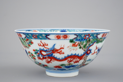 A Chinese porcelain wucai dragon bowl, 19/20th C.
