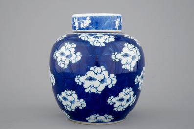 A blue and white Chinese porcelain ginger jar and cover, Kangxi, ca. 1700