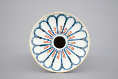 Un vase ajour en porcelaine de Japon, Arita, 18&egrave;me