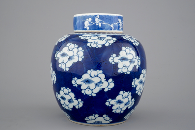 A blue and white Chinese porcelain ginger jar and cover, Kangxi, ca. 1700