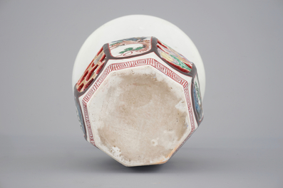 Un vase ajour en porcelaine de Japon, Arita, 18&egrave;me