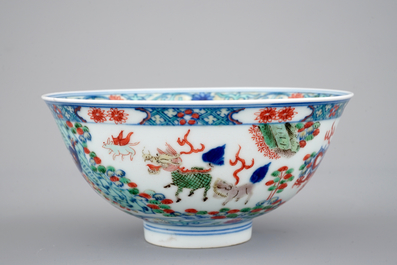 A Chinese porcelain wucai dragon bowl, 19/20th C.