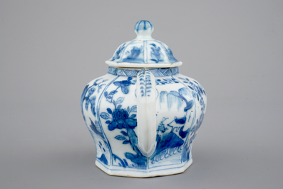Une th&eacute;i&egrave;re en porcelaine de Chine, &eacute;poque Kangxi, ca. 1700