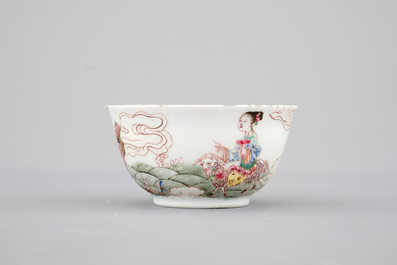 Une tasse et soucoupe au d&eacute;cor famille rose raffin&eacute;, &eacute;poque Yongzheng, 1722-1735