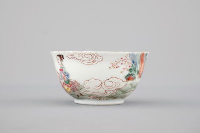Une tasse et soucoupe au d&eacute;cor famille rose raffin&eacute;, &eacute;poque Yongzheng, 1722-1735