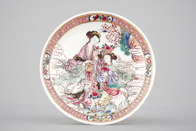 Une tasse et soucoupe au d&eacute;cor famille rose raffin&eacute;, &eacute;poque Yongzheng, 1722-1735