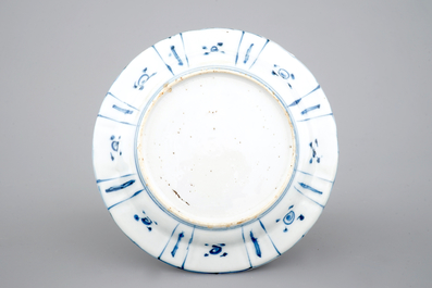 Une assiette en porcelaine de Chine de type "kraak", &eacute;poque Wan-Li, Dynastie Ming