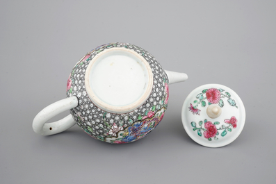 A Chinese famille rose Yongzheng teapot, 1722-1735