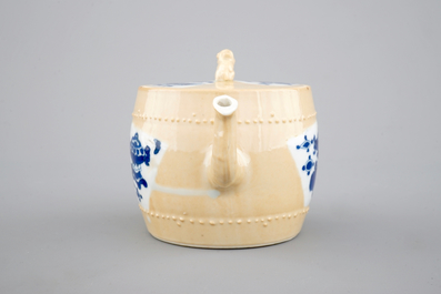 A Chinese cafe au lait ground teapot and cover, Kangxi, ca. 1700