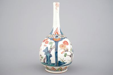 Un vase de forme bouteille de style Kakiemon, Japon, 17/18&egrave;me