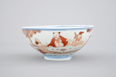 Een Chinees porseleinen kom met ijzerrood decor, 19e eeuw