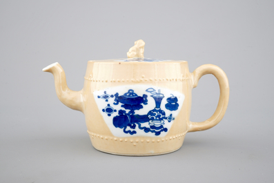 A Chinese cafe au lait ground teapot and cover, Kangxi, ca. 1700