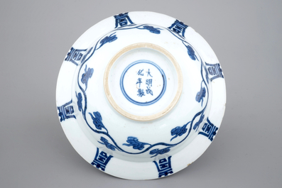 Un bol en porcelaine de Chine bleu et blanc, Kangxi, ca. 1700