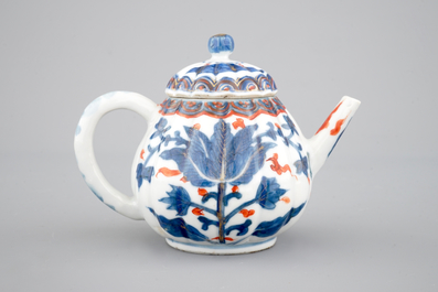 A Chinese imari and gilt teapot, Kangxi, ca. 1700