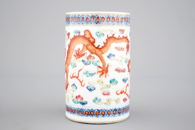 A Chinese polychrome brush pot decorated with a dragon, 19/20th C.
