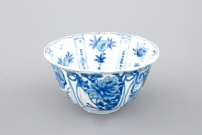 Un bol en porcelaine de Chine de type "kraak", &eacute;poque Wan-Li, Dynastie Ming