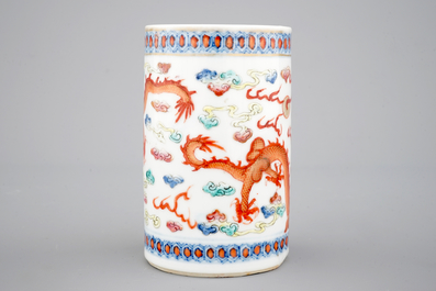 A Chinese polychrome brush pot decorated with a dragon, 19/20th C.