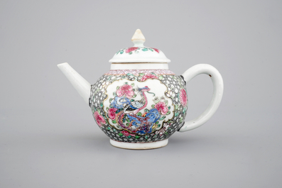 A Chinese famille rose Yongzheng teapot, 1722-1735
